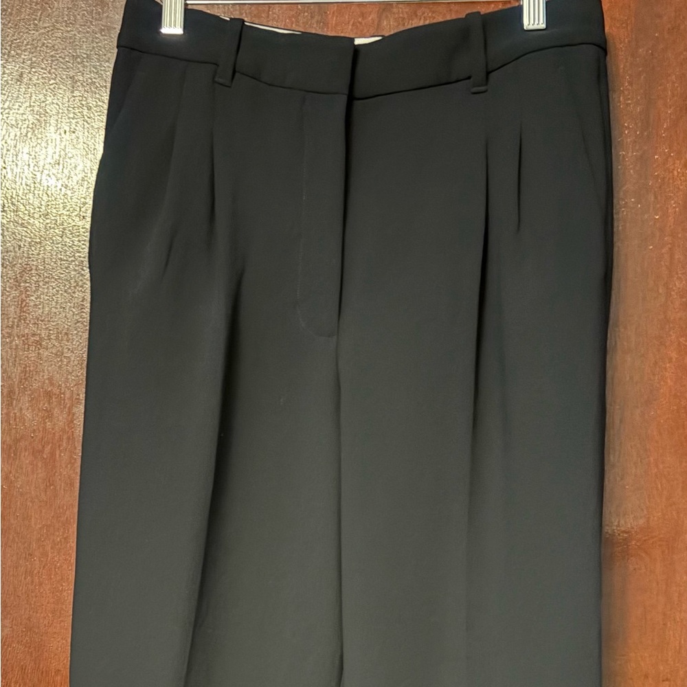 Women’s Aritzia Effortless Black Pants